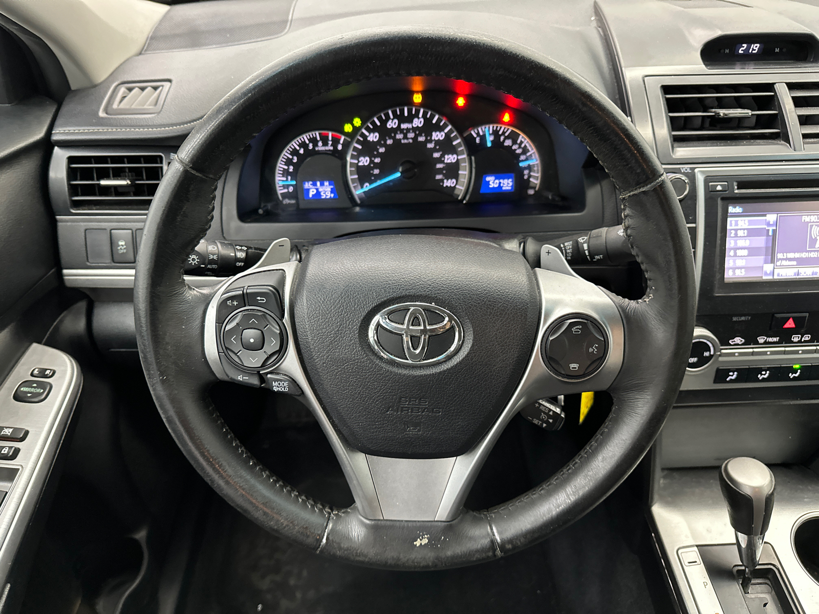 2014 Toyota Camry SE 23