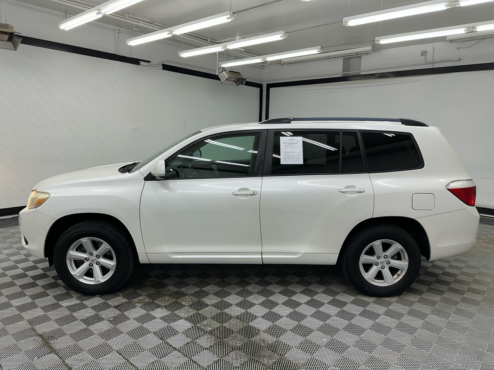 2010 Toyota Highlander Base 2