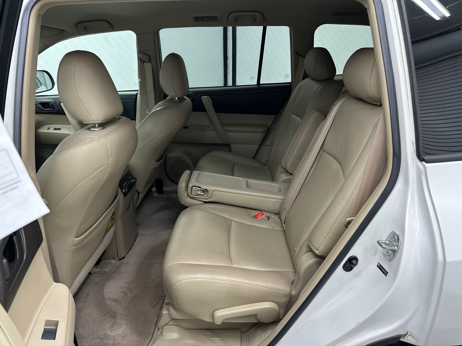 2010 Toyota Highlander Base 21