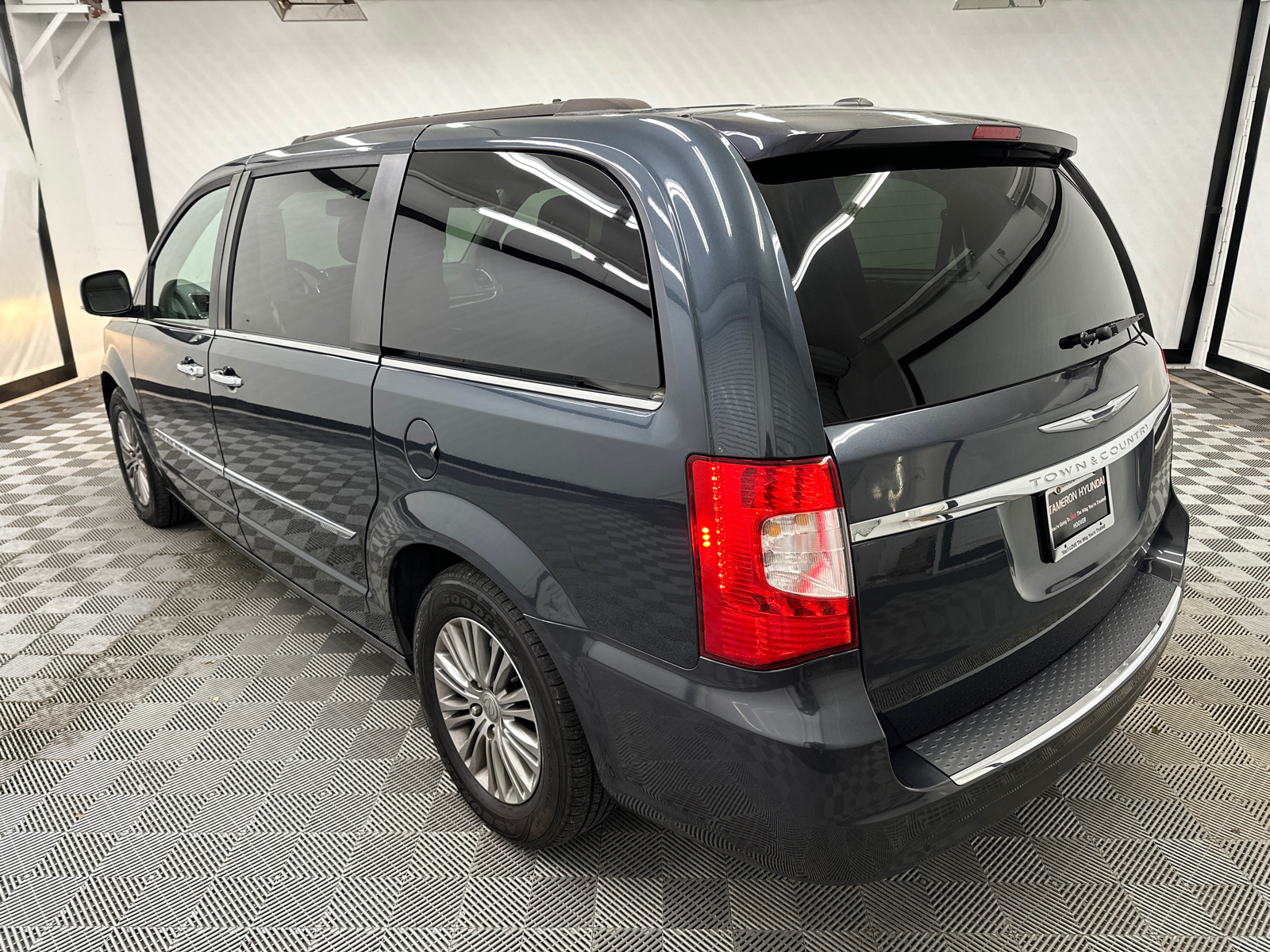 2014 Chrysler Town & Country Touring-L 3