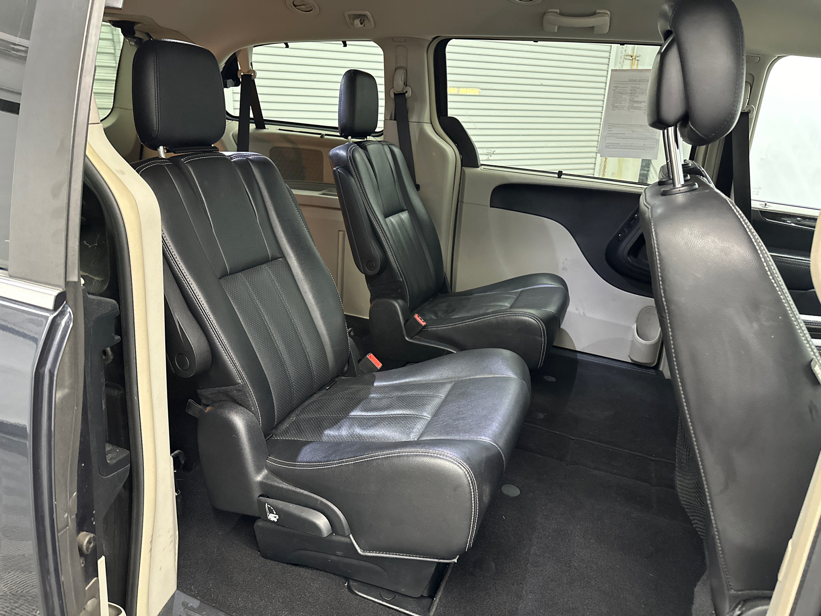 2014 Chrysler Town & Country Touring-L 16