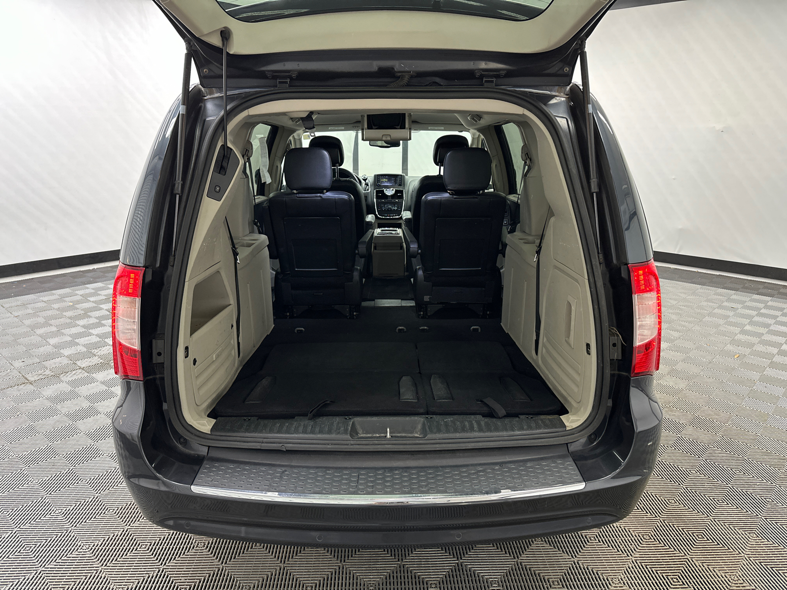 2014 Chrysler Town & Country Touring-L 19