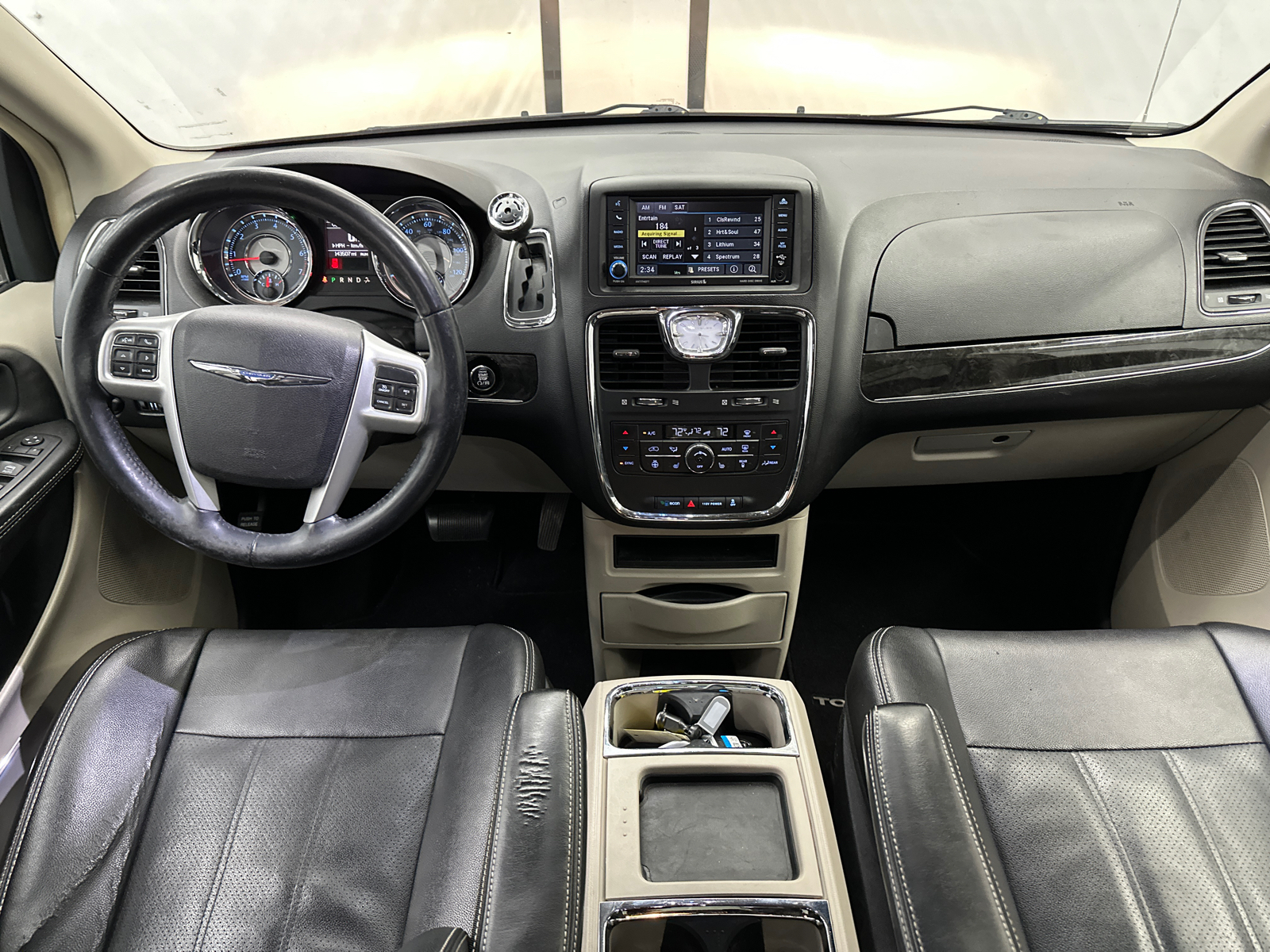 2014 Chrysler Town & Country Touring-L 25