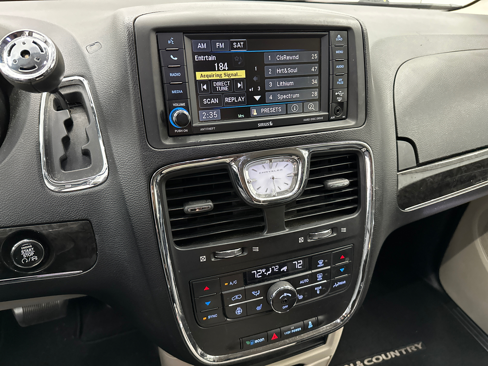 2014 Chrysler Town & Country Touring-L 31