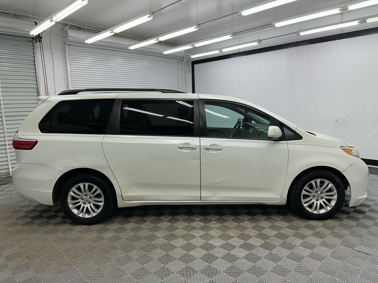 2015 Toyota Sienna XLE 6