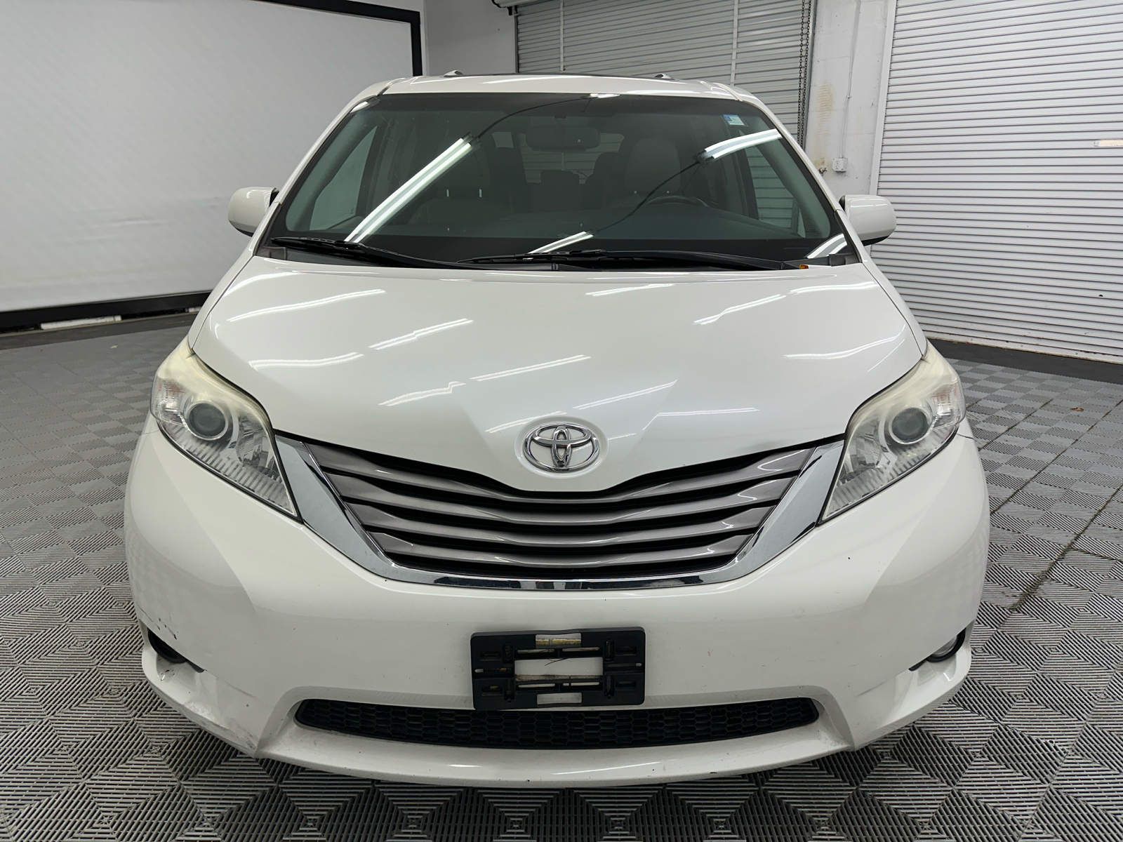 2015 Toyota Sienna XLE 8