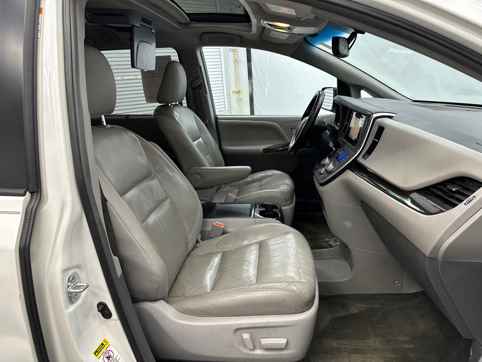 2015 Toyota Sienna XLE 14