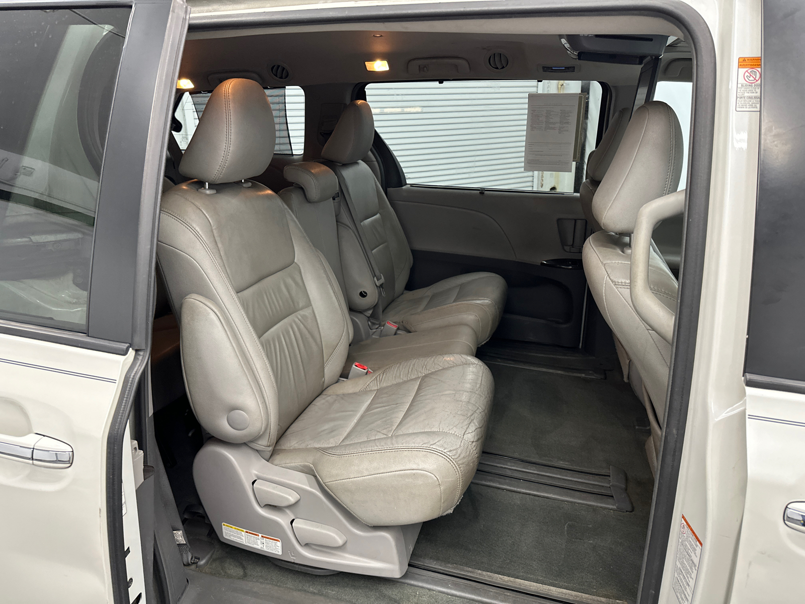 2015 Toyota Sienna XLE 16