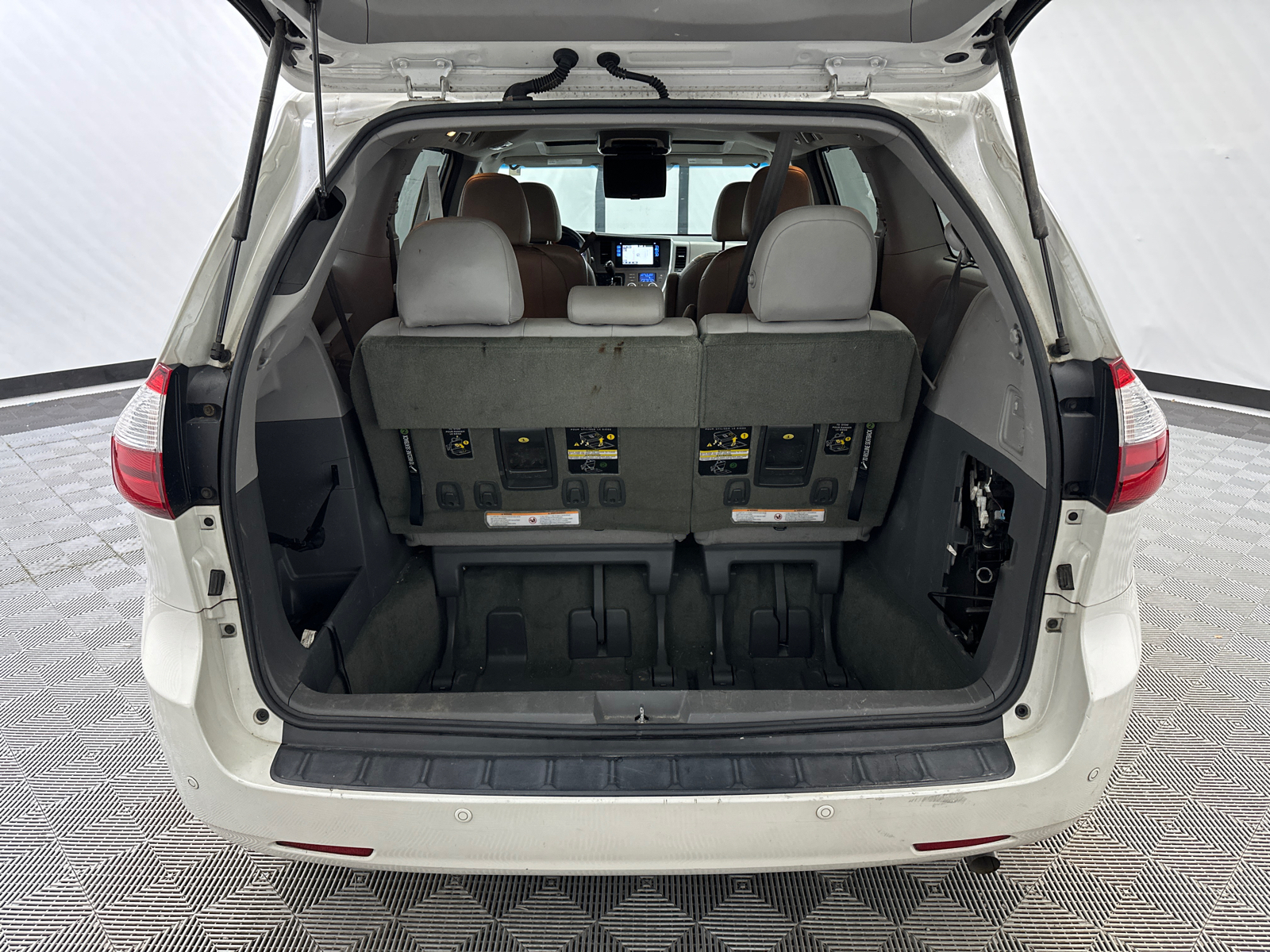 2015 Toyota Sienna XLE 20