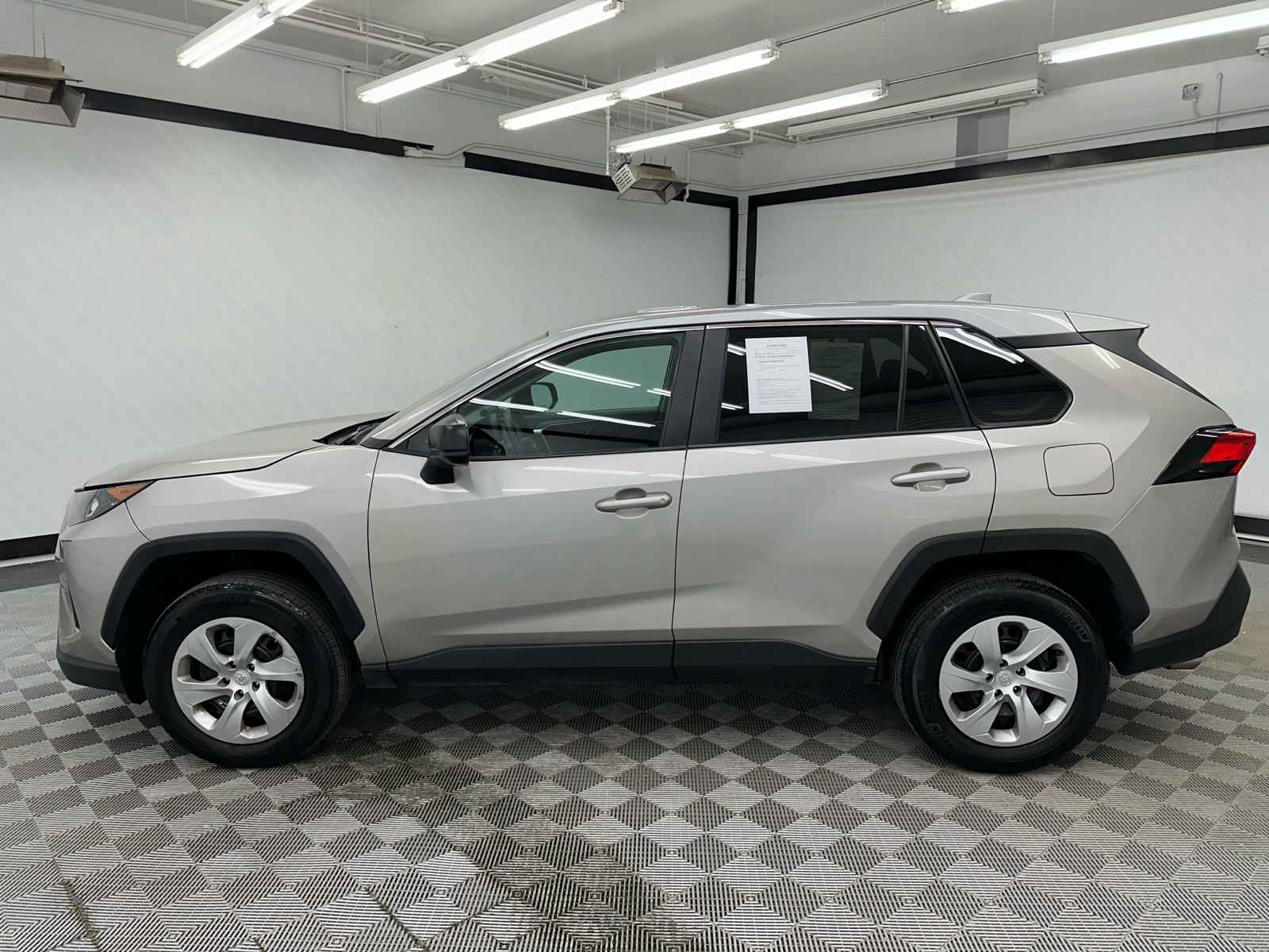 2022 Toyota RAV4 LE 2