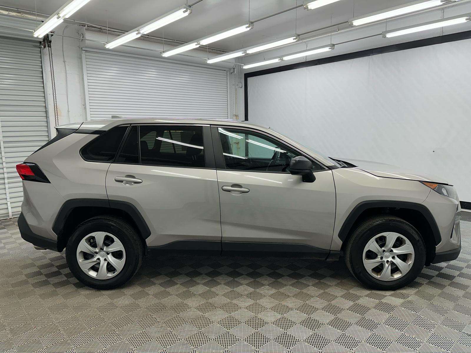 2022 Toyota RAV4 LE 6