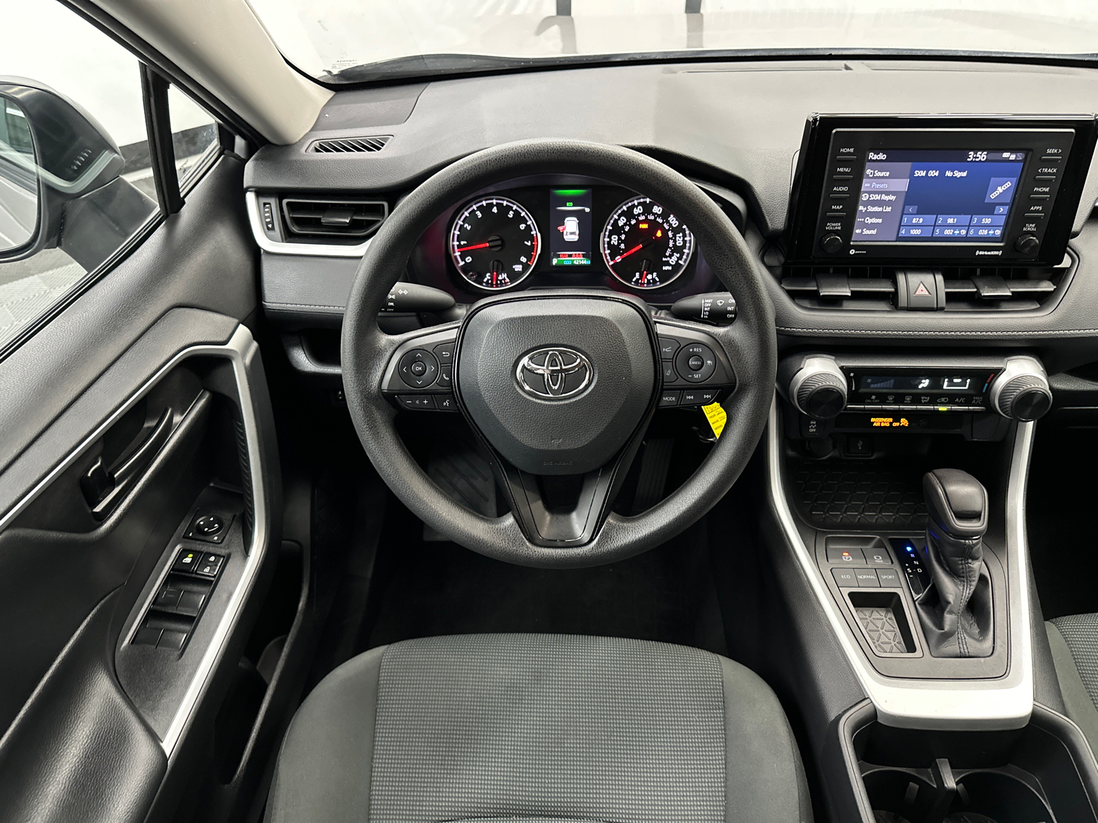 2022 Toyota RAV4 LE 22