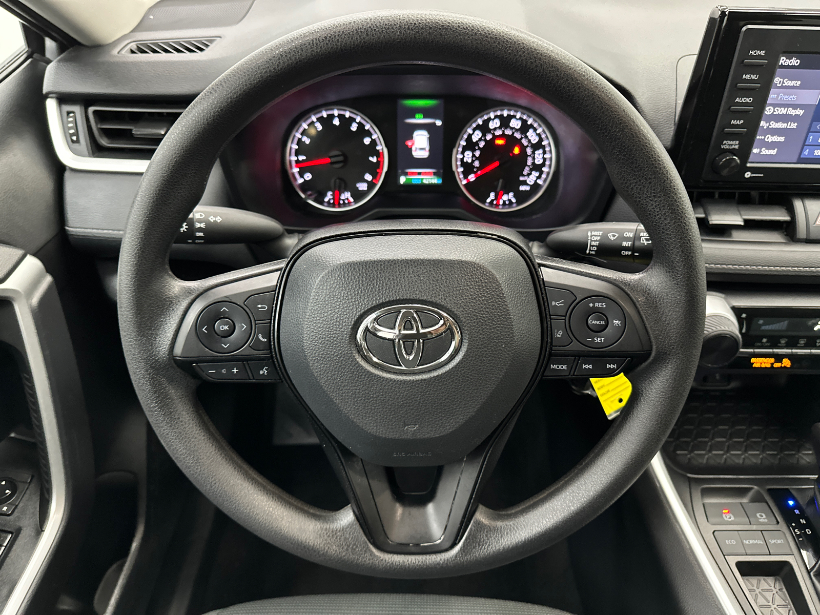 2022 Toyota RAV4 LE 23