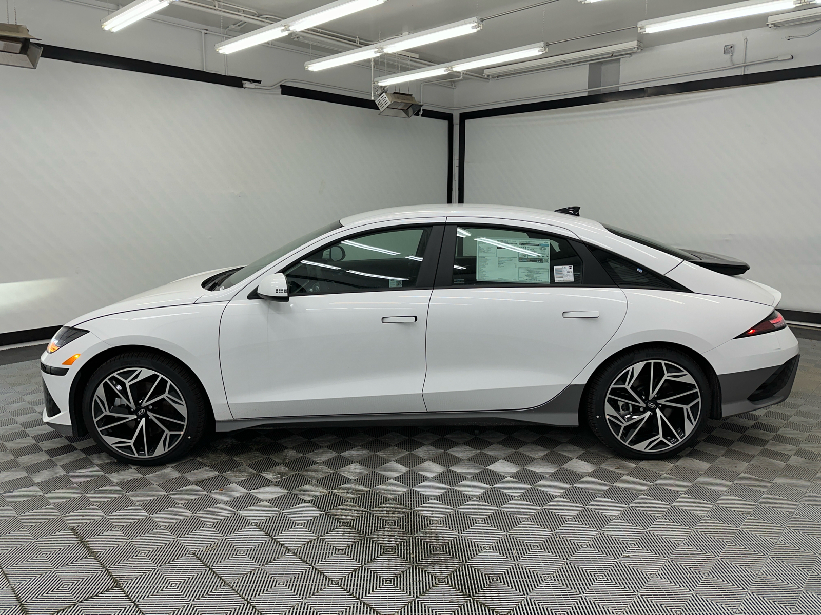 2025 Hyundai IONIQ 6 SEL 2