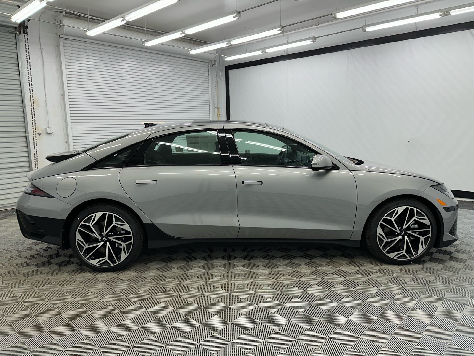 2025 Hyundai IONIQ 6 Limited 6