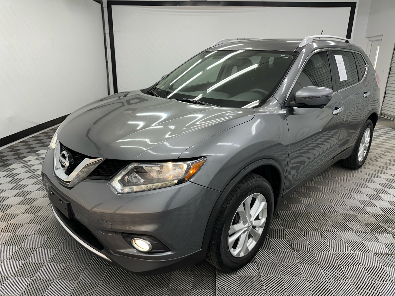 2016 Nissan Rogue SV 1