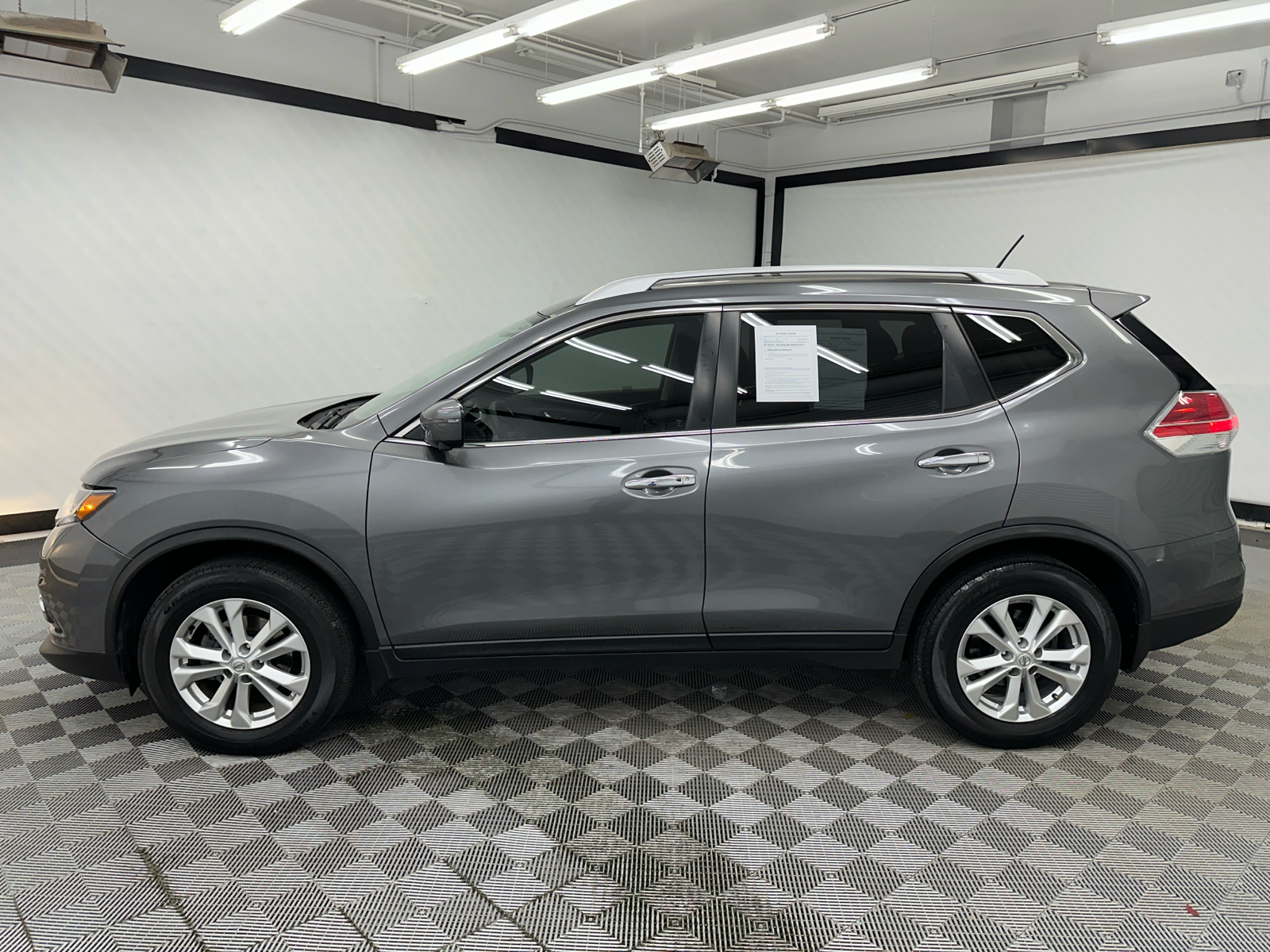 2016 Nissan Rogue SV 2