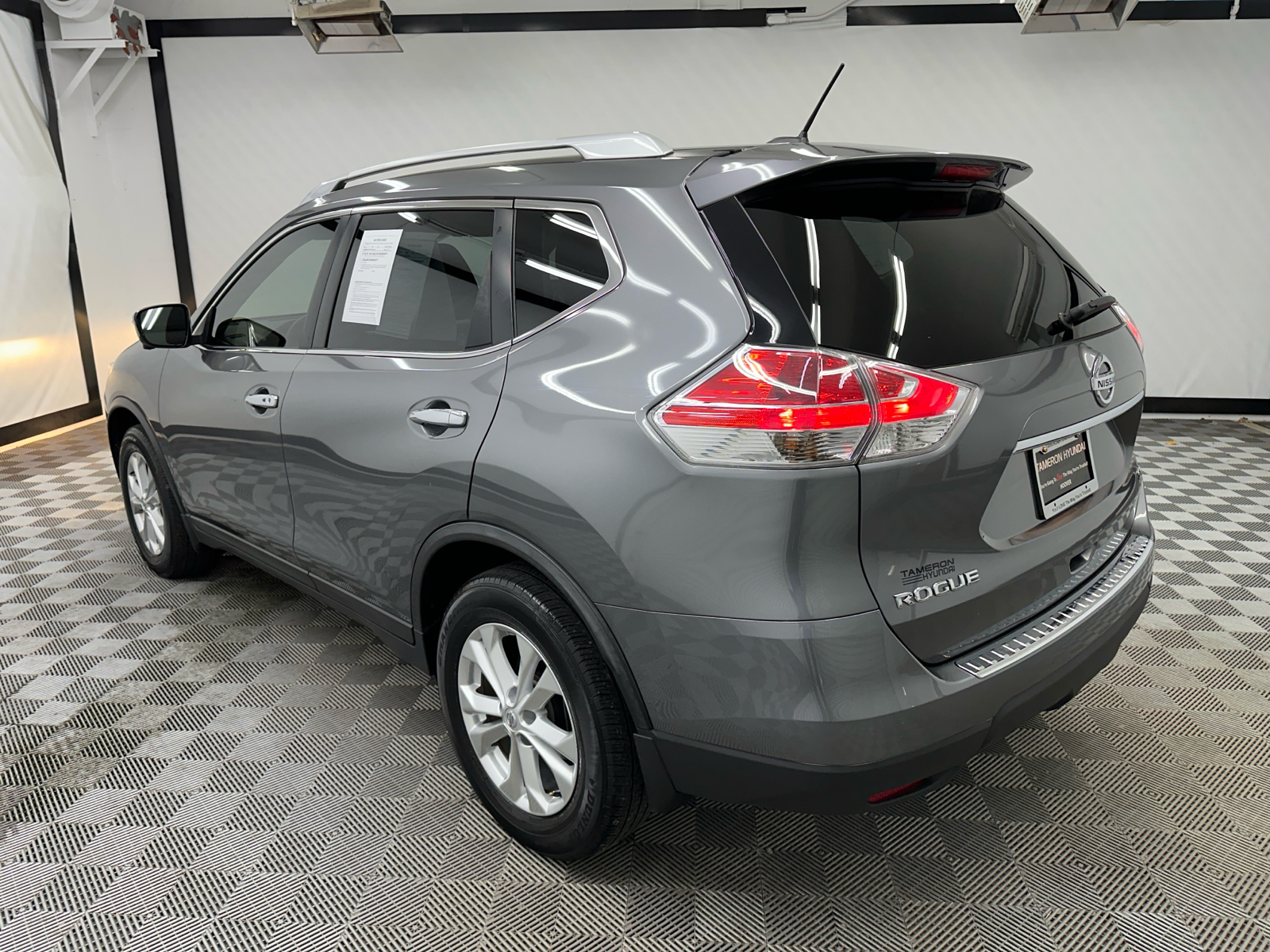 2016 Nissan Rogue SV 3