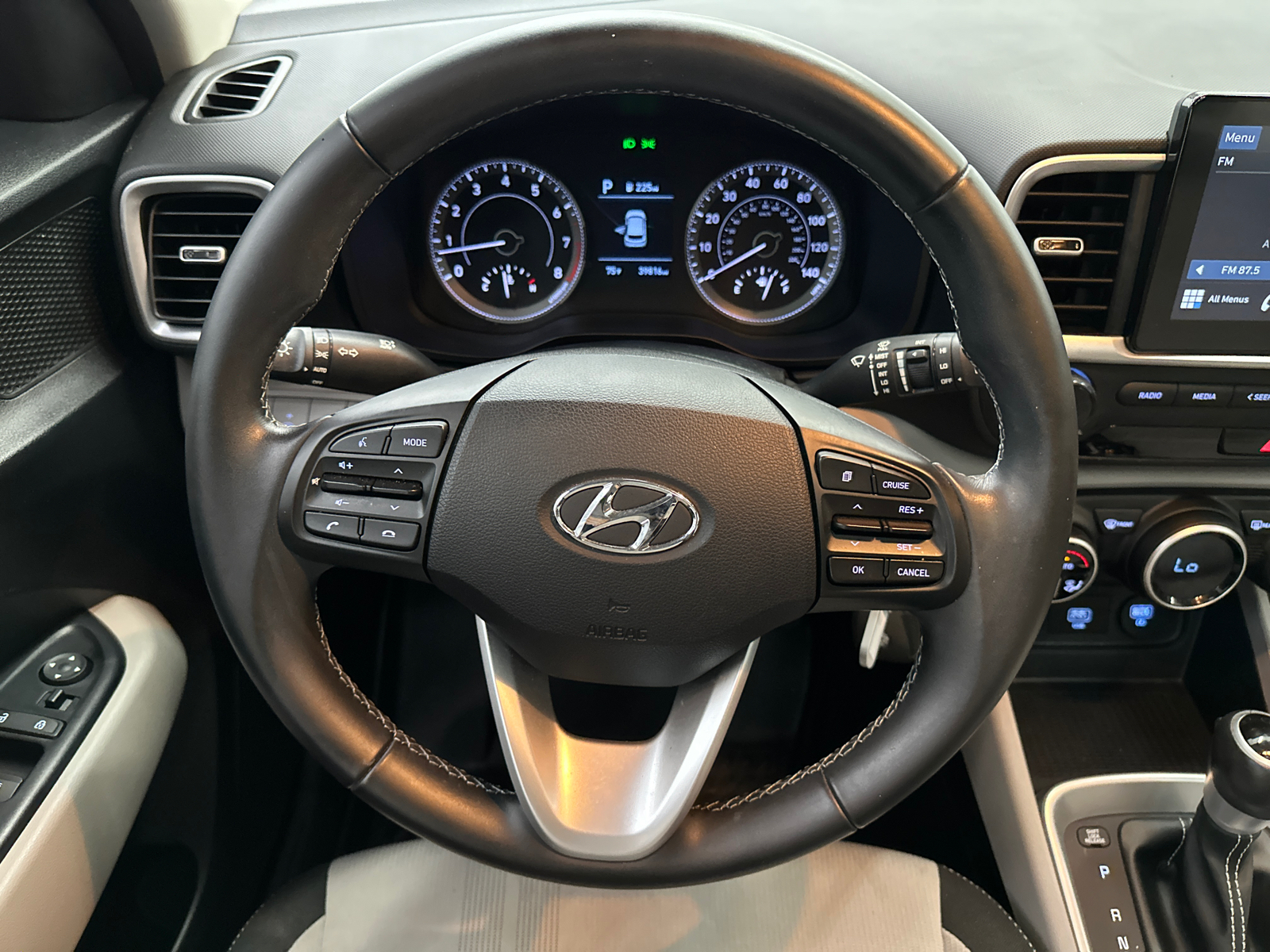 2020 Hyundai Venue SEL 24