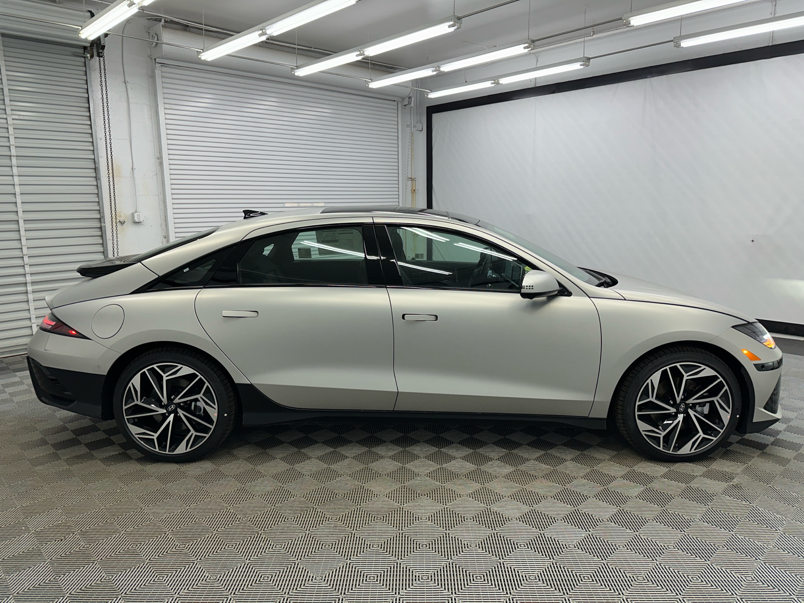 2025 Hyundai IONIQ 6 Limited 6