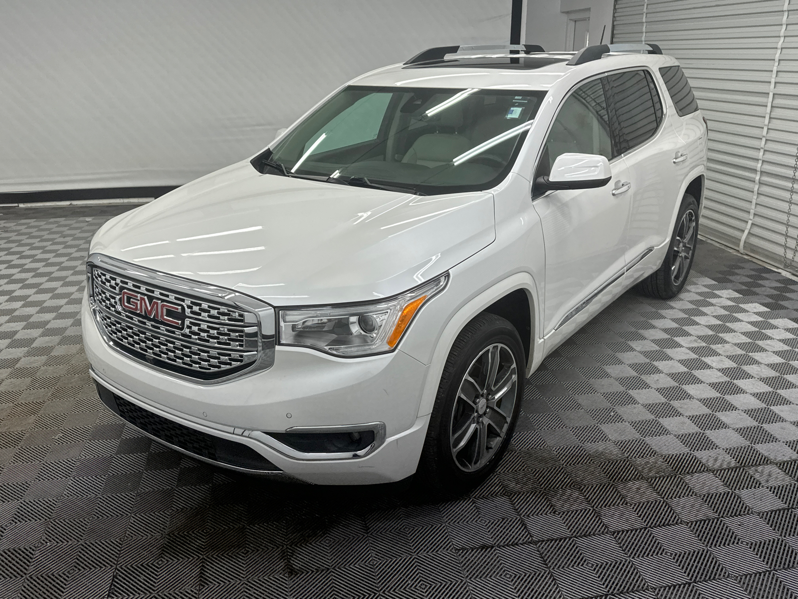 2017 GMC Acadia Denali 1