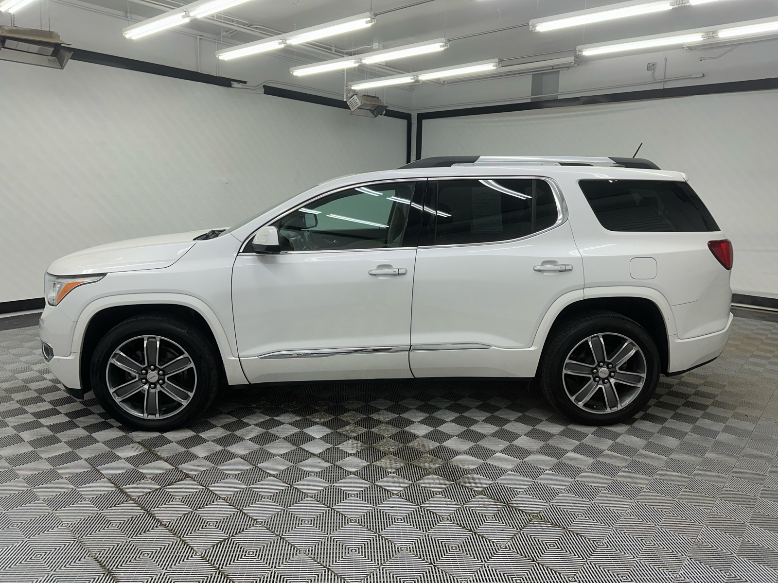 2017 GMC Acadia Denali 2