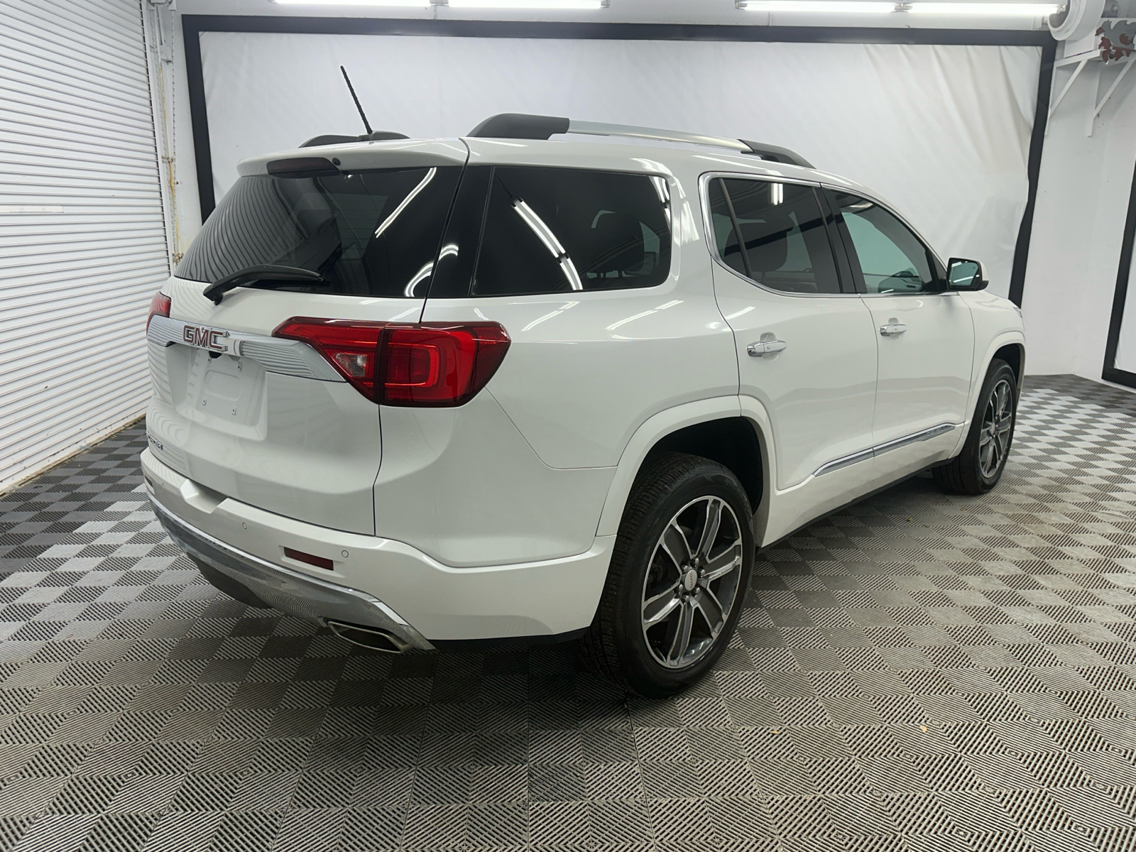 2017 GMC Acadia Denali 5