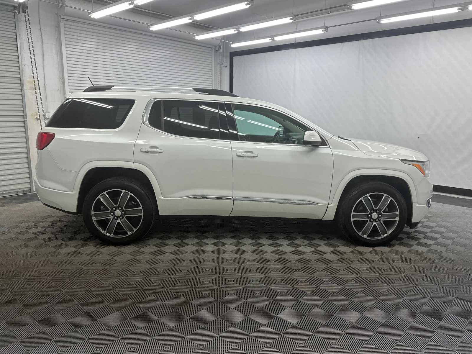 2017 GMC Acadia Denali 6