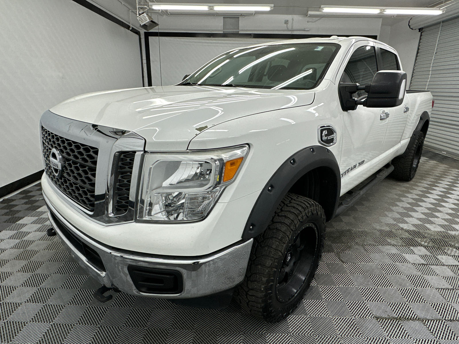 2017 Nissan Titan XD SV 1