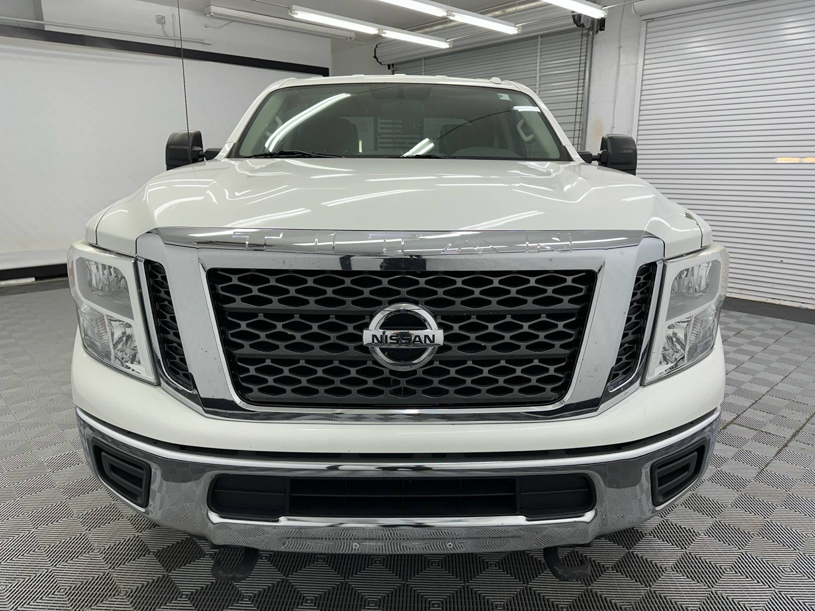 2017 Nissan Titan XD SV 8