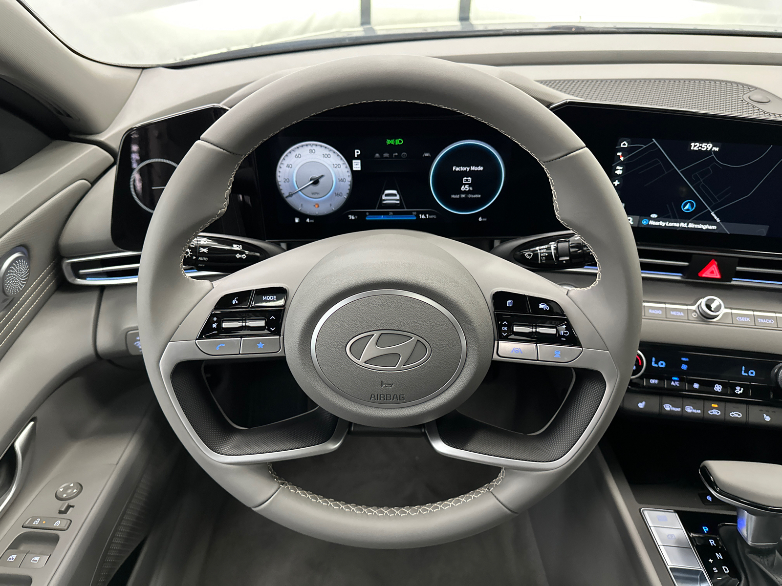 2025 Hyundai Elantra SEL 24