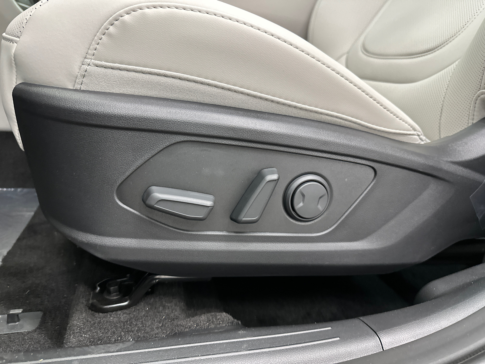 2025 Hyundai Tucson Hybrid SEL Convenience 10