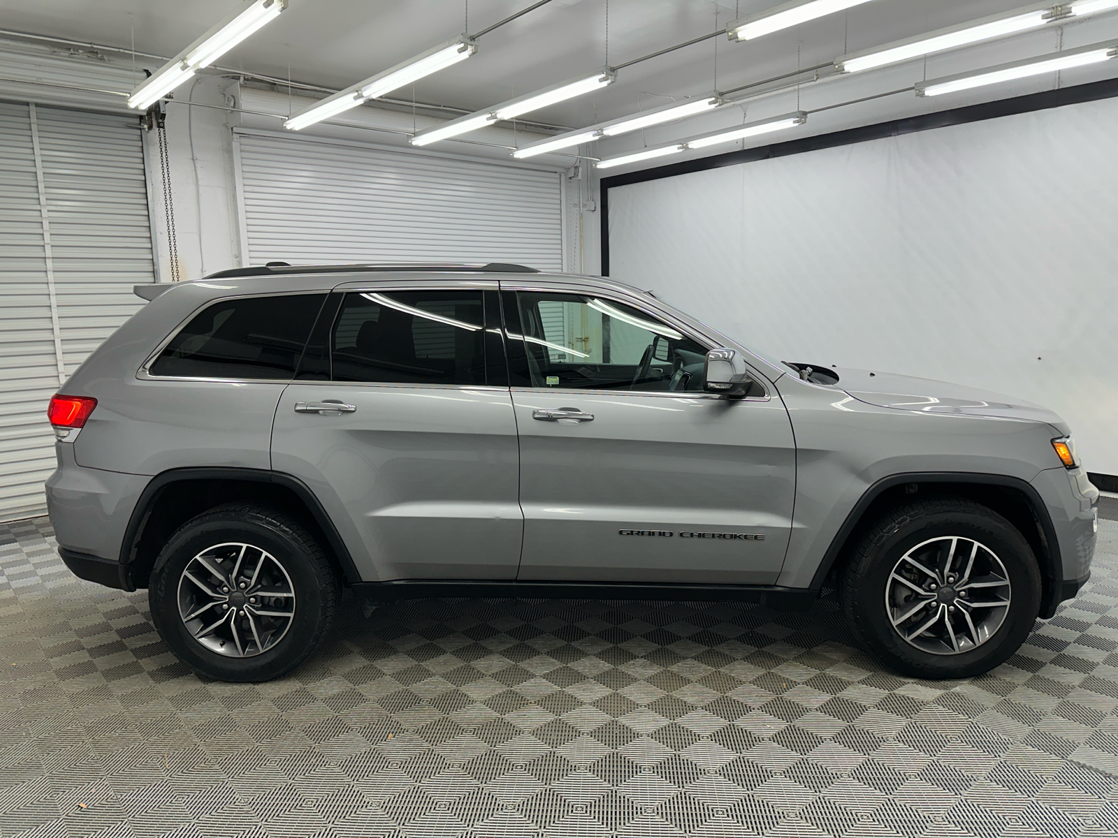 2019 Jeep Grand Cherokee Limited 6