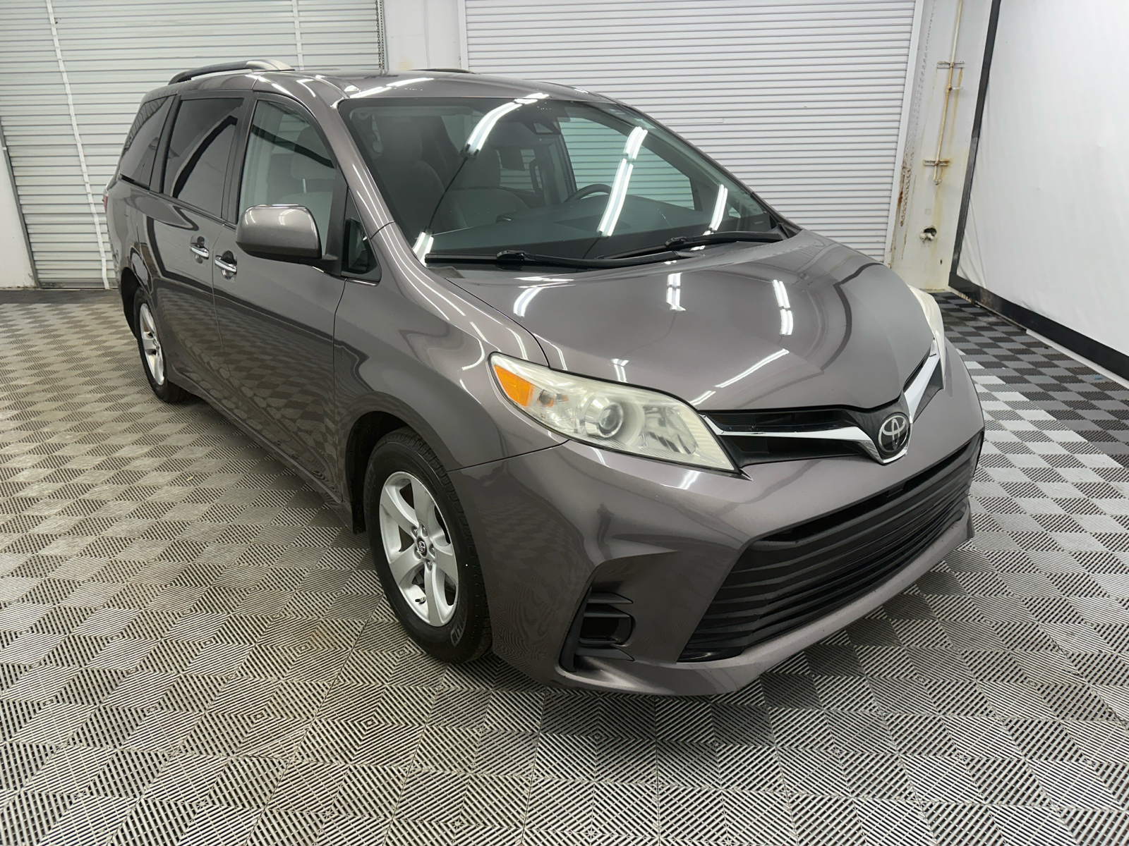 2019 Toyota Sienna LE 7