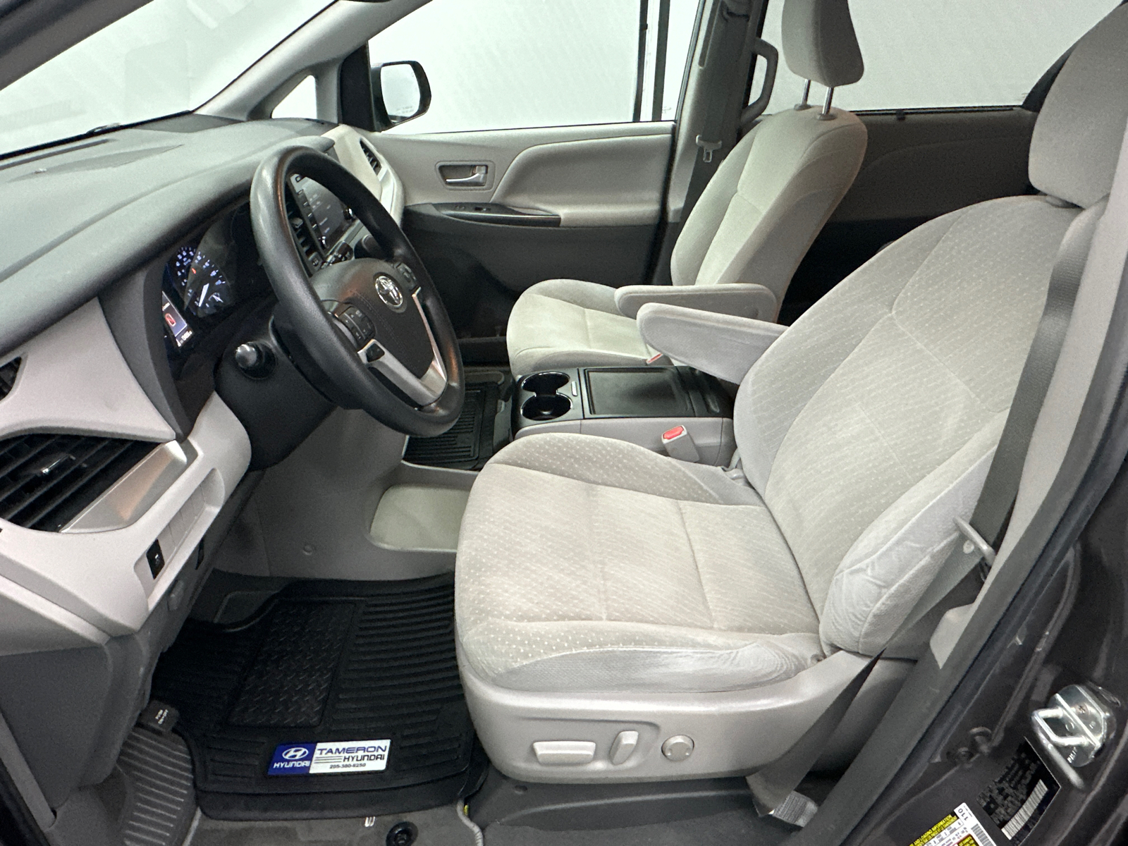 2019 Toyota Sienna LE 9