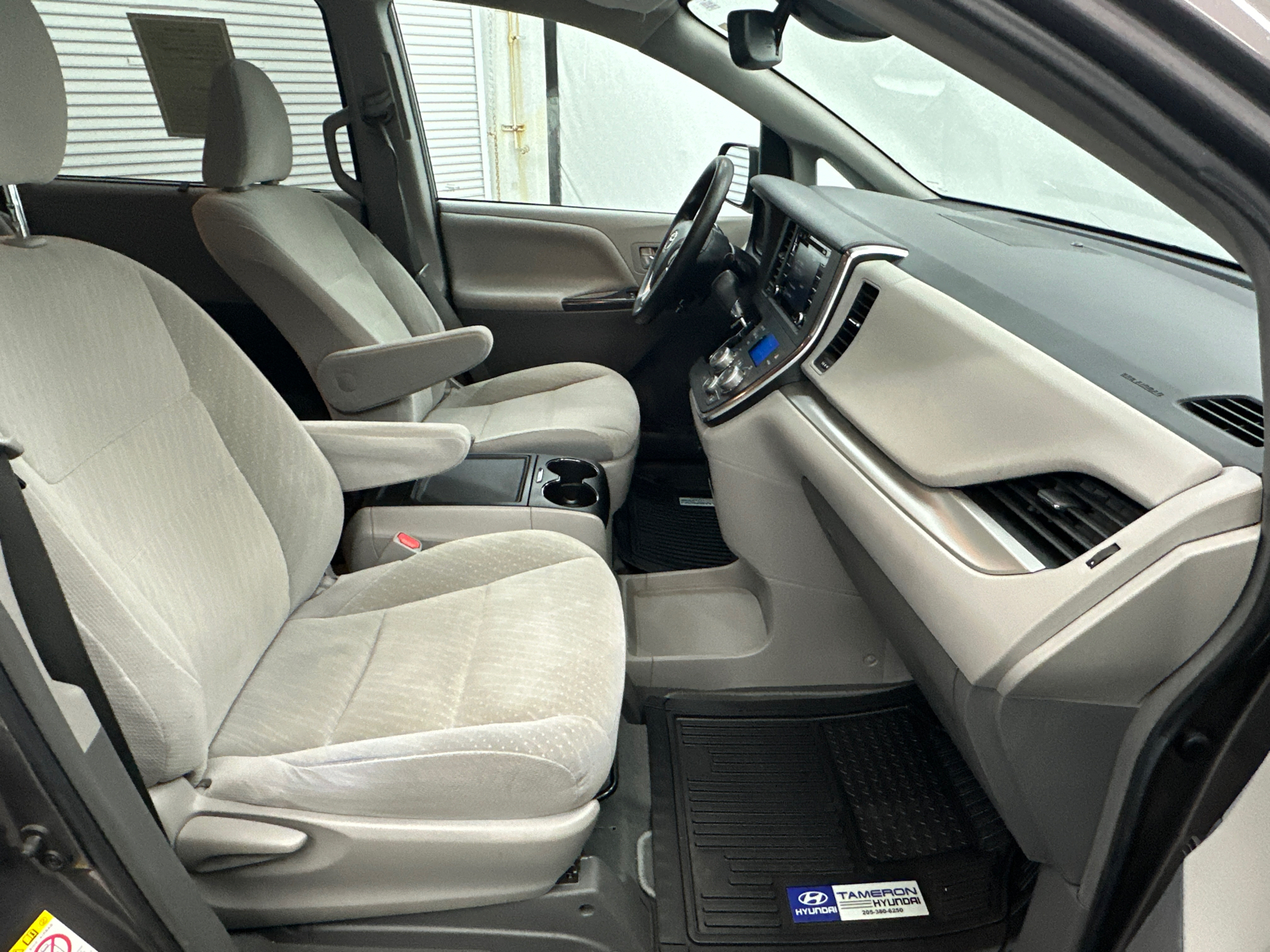 2019 Toyota Sienna LE 14