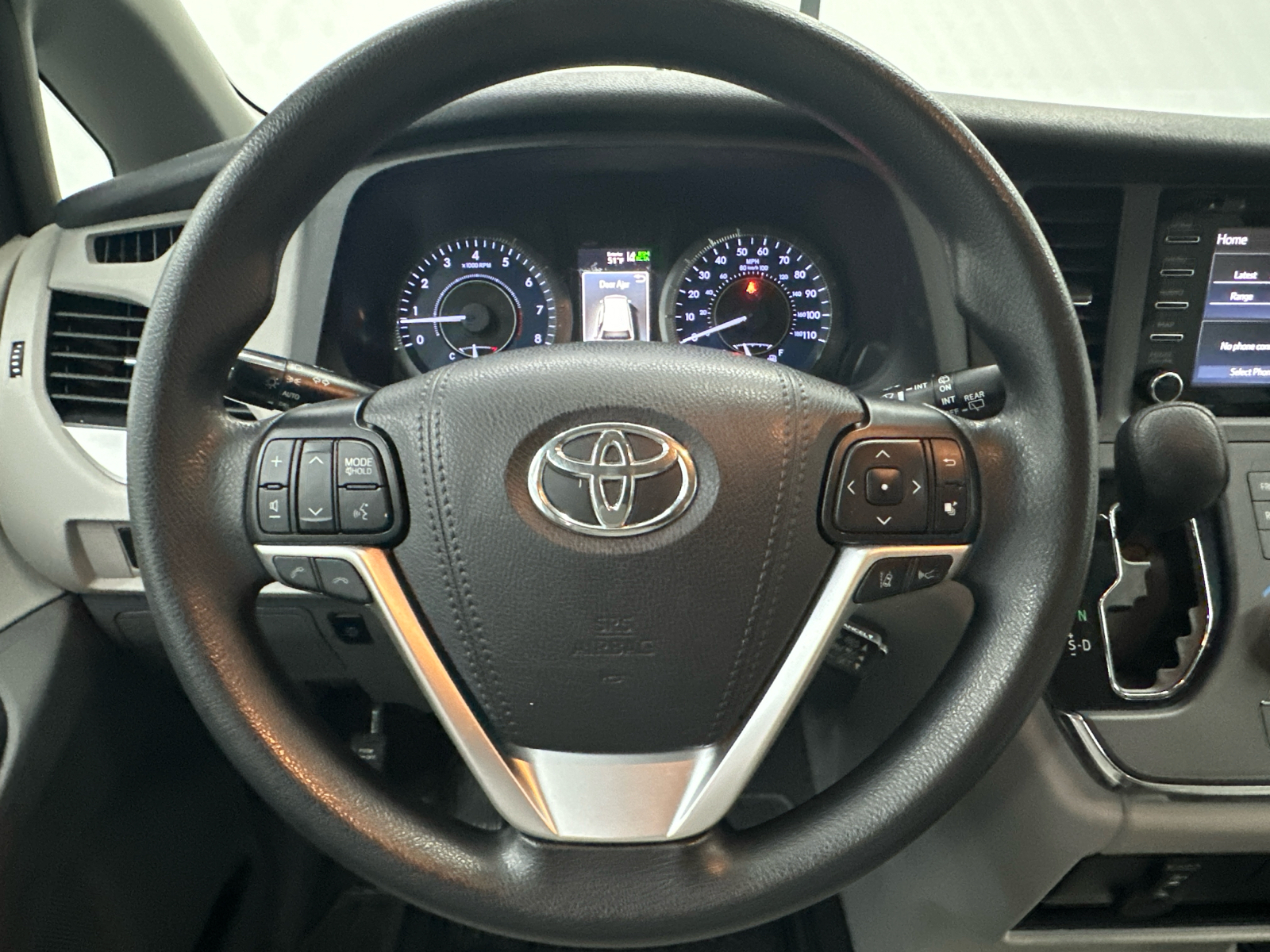 2019 Toyota Sienna LE 25