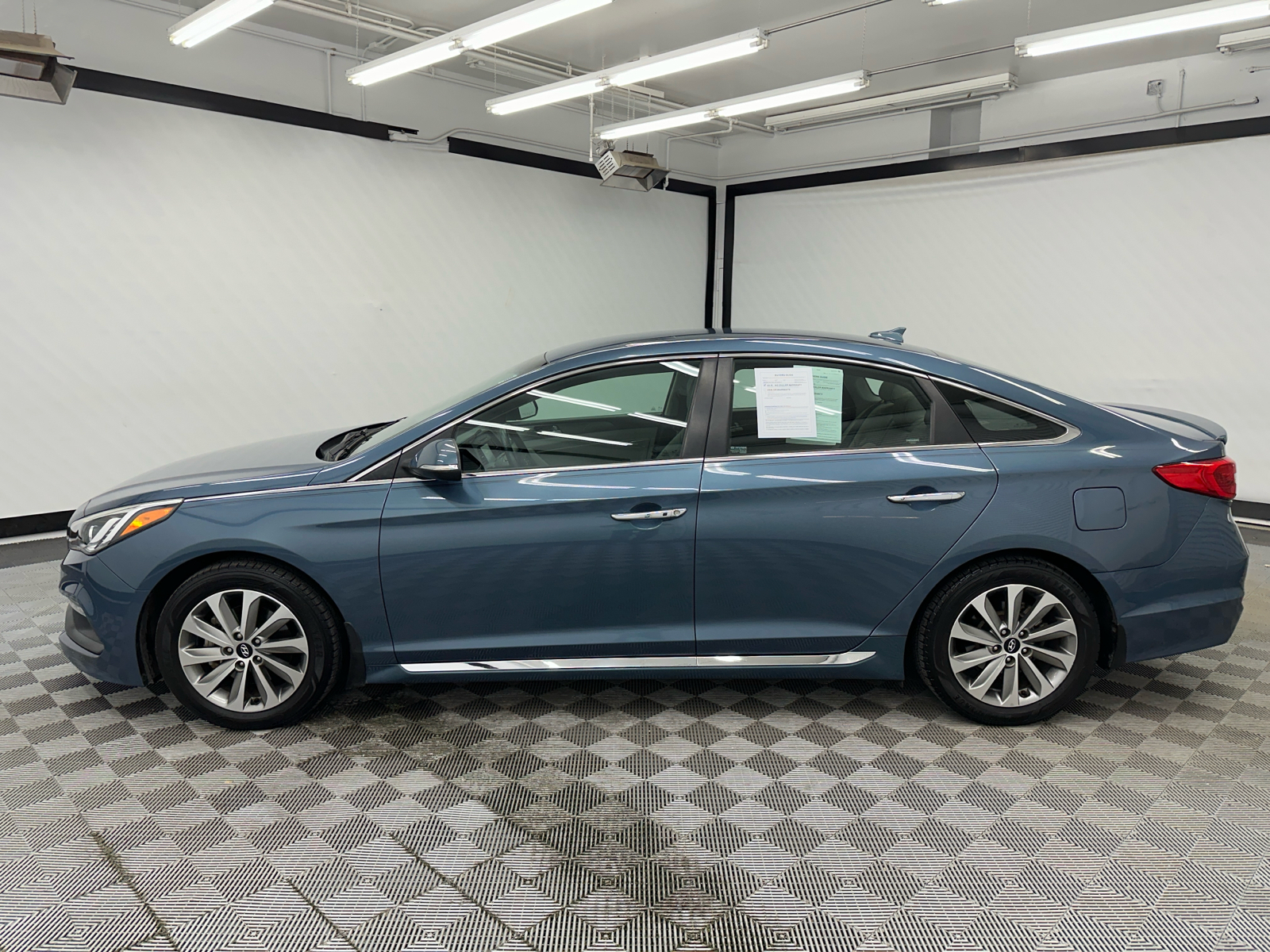 2016 Hyundai Sonata Base 2