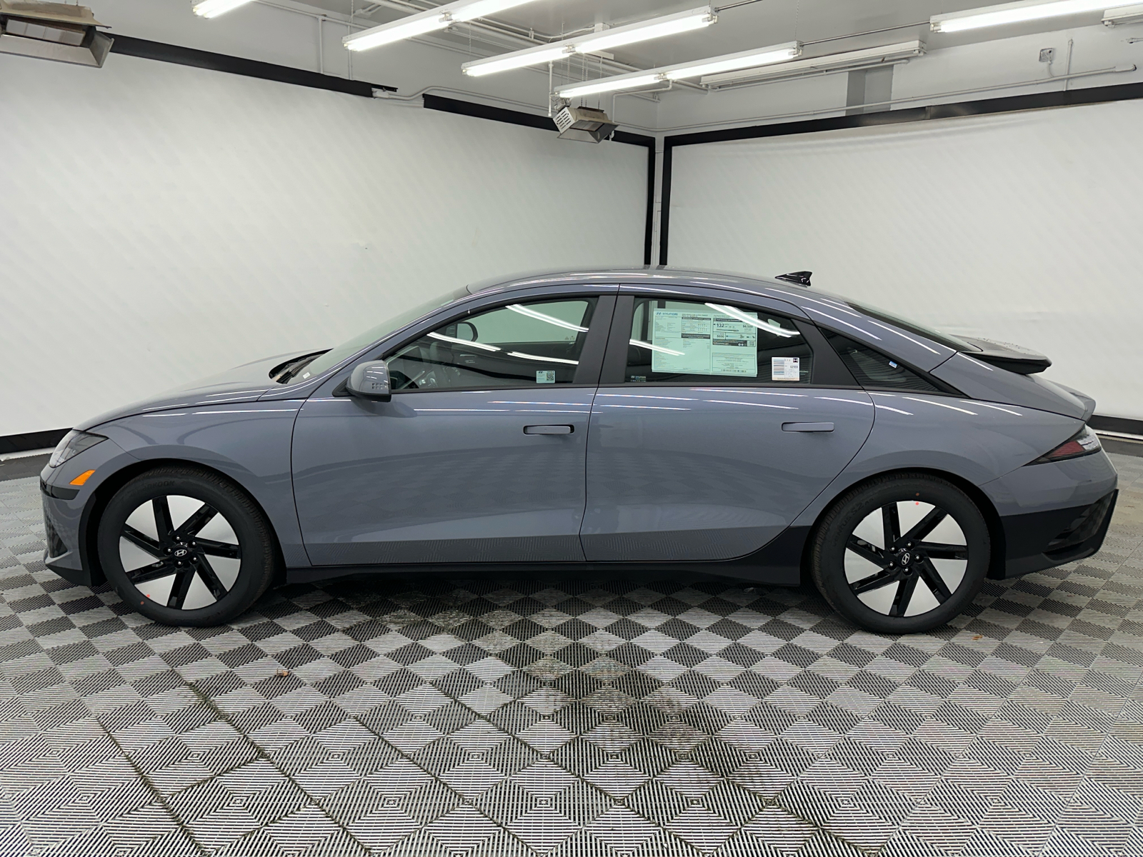 2025 Hyundai IONIQ 6 SE 2