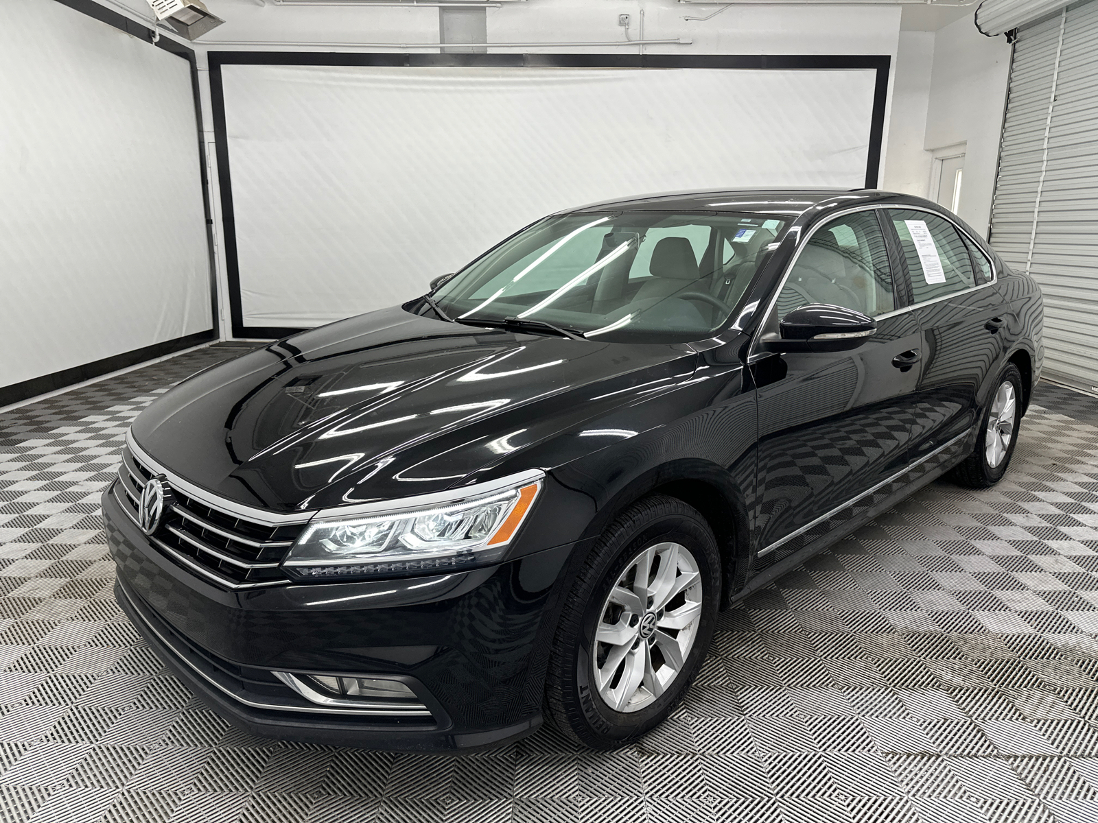 2016 Volkswagen Passat 1.8T S 1