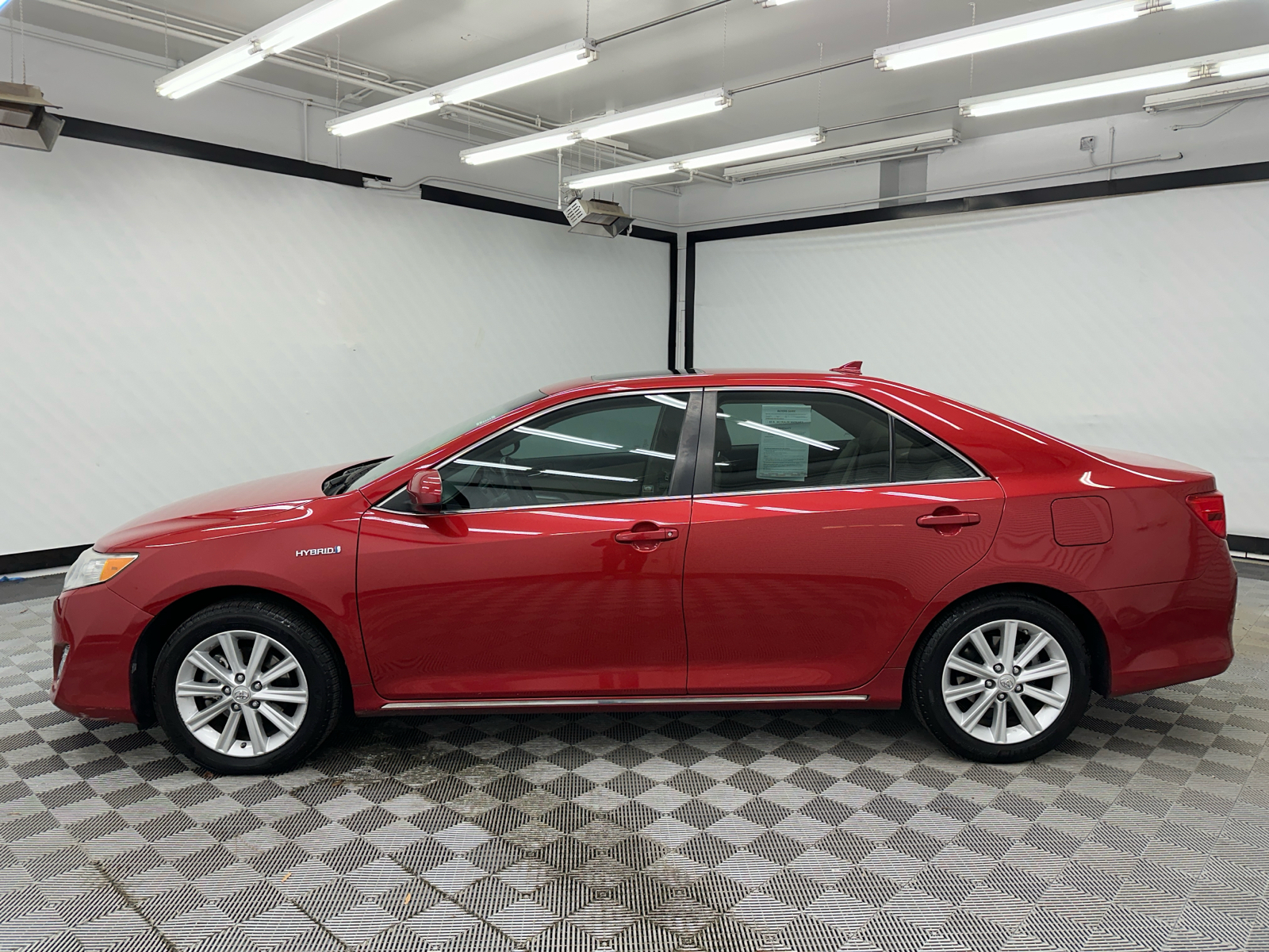 2012 Toyota Camry Hybrid XLE 2