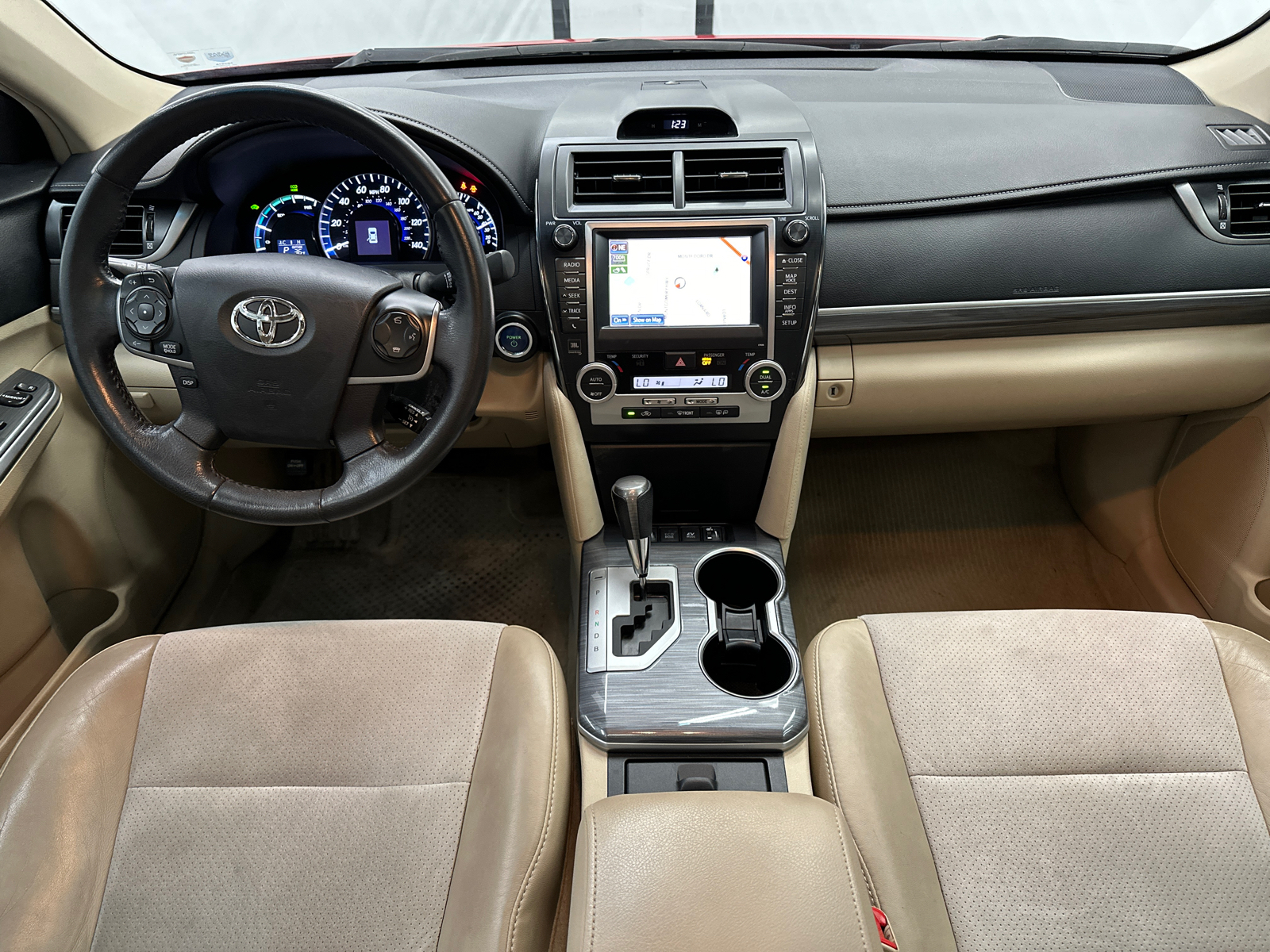 2012 Toyota Camry Hybrid XLE 22