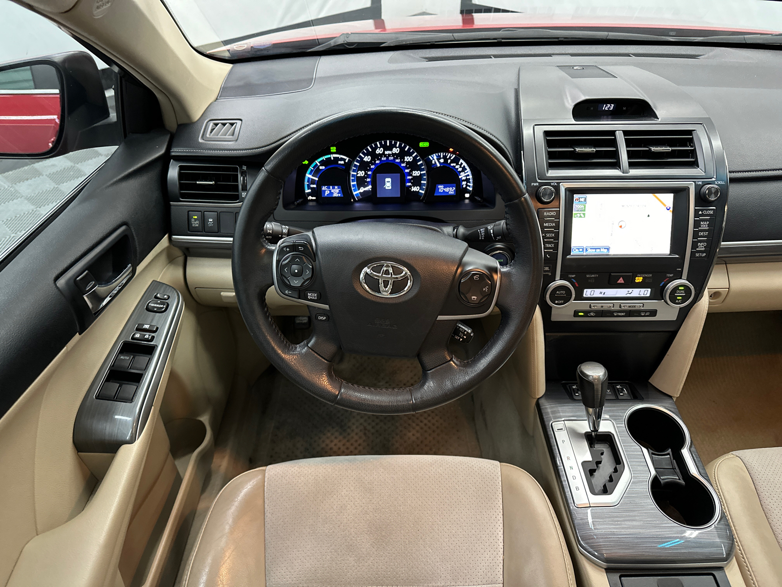 2012 Toyota Camry Hybrid XLE 23