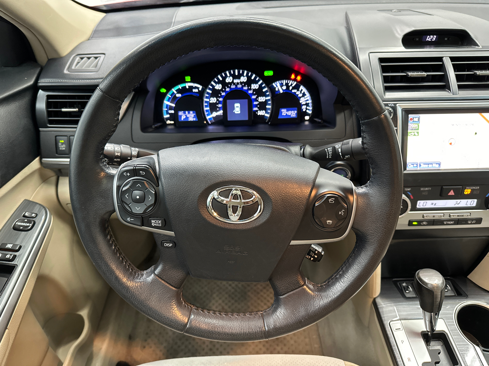 2012 Toyota Camry Hybrid XLE 24