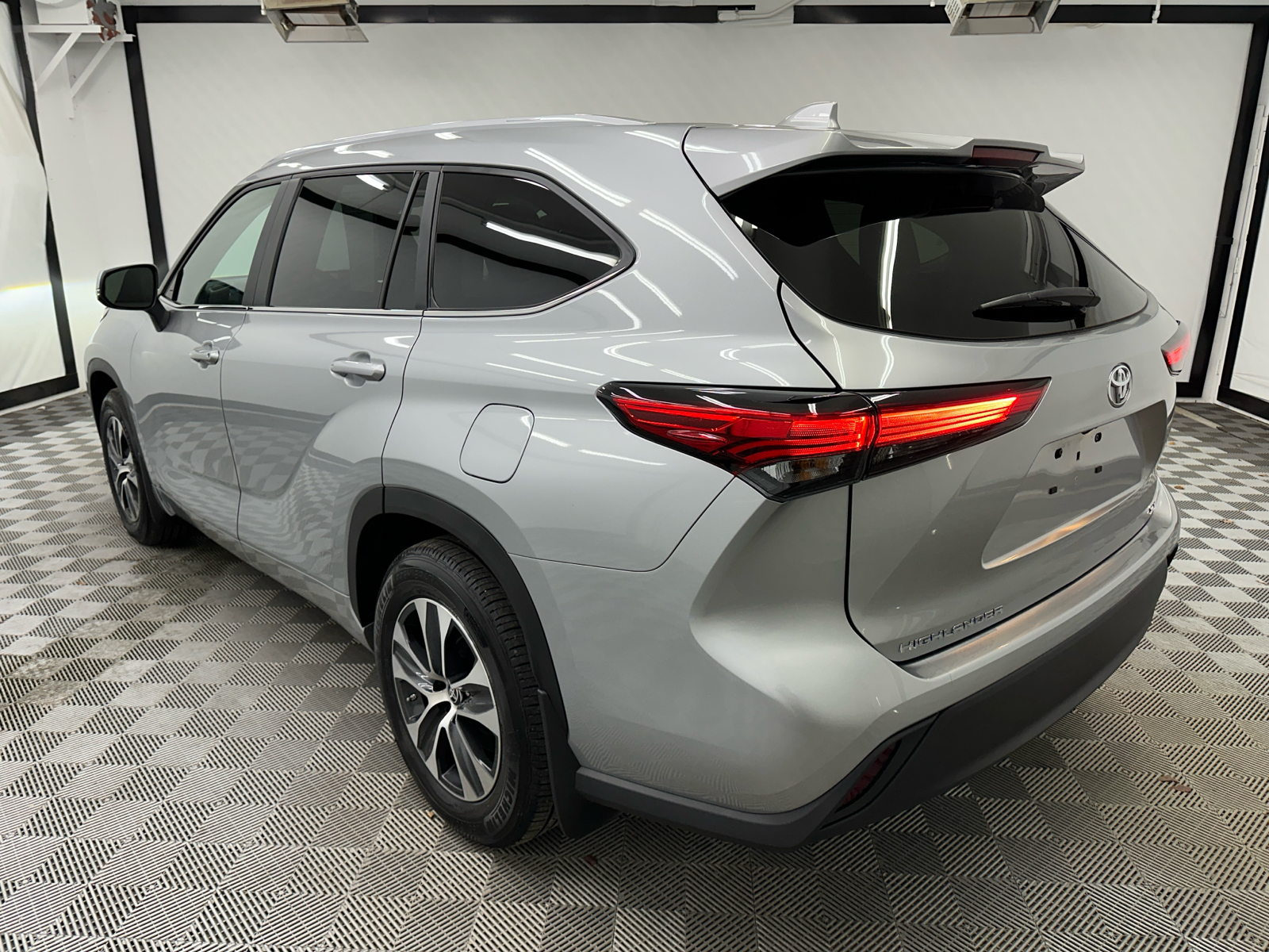 2023 Toyota Highlander XLE 3