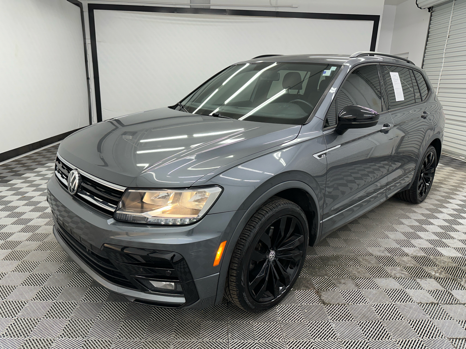 2020 Volkswagen Tiguan 2.0T SE R-Line Black 1