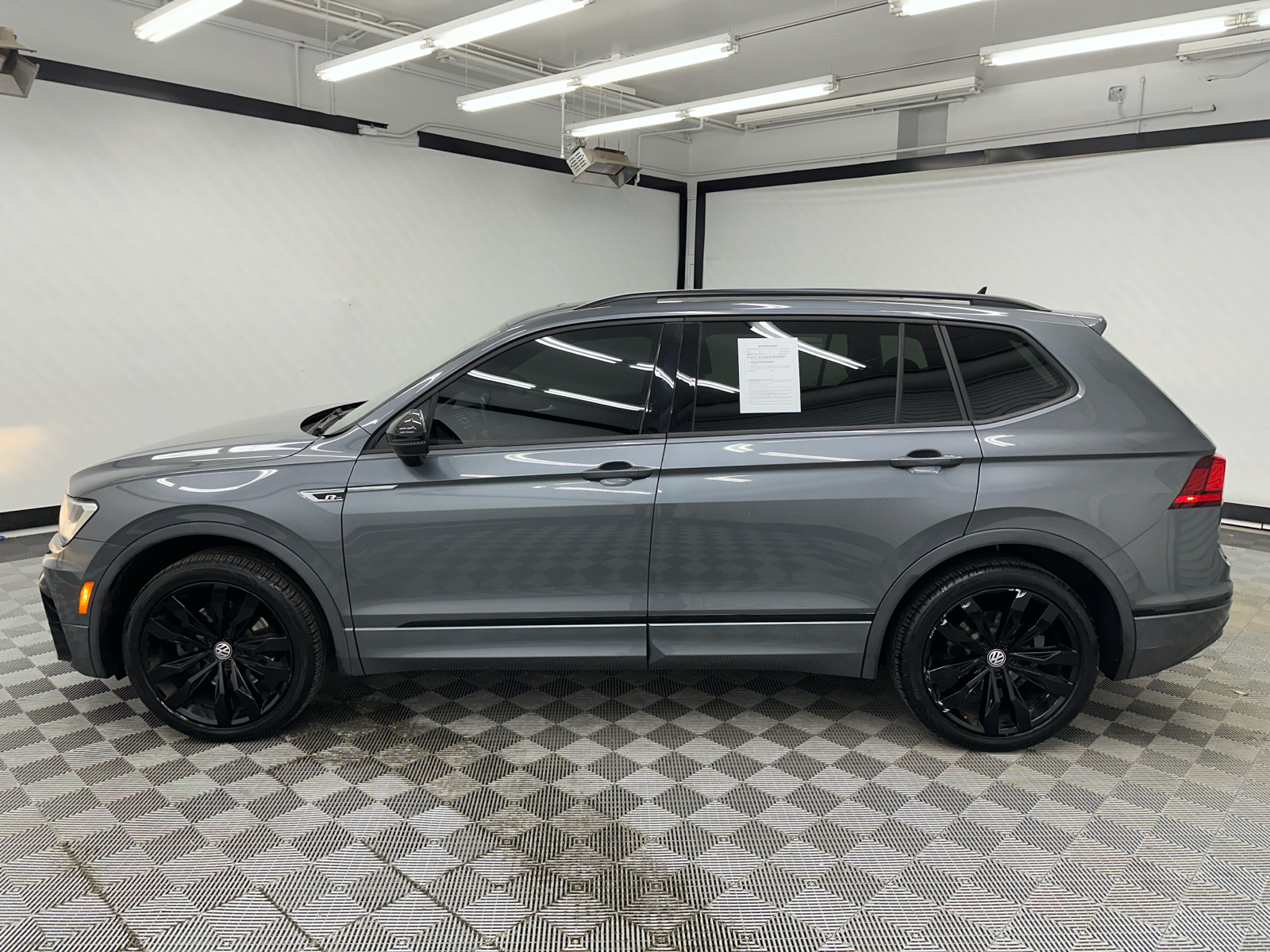 2020 Volkswagen Tiguan 2.0T SE R-Line Black 2