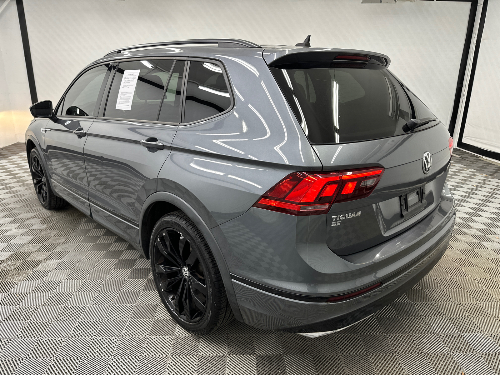 2020 Volkswagen Tiguan 2.0T SE R-Line Black 3