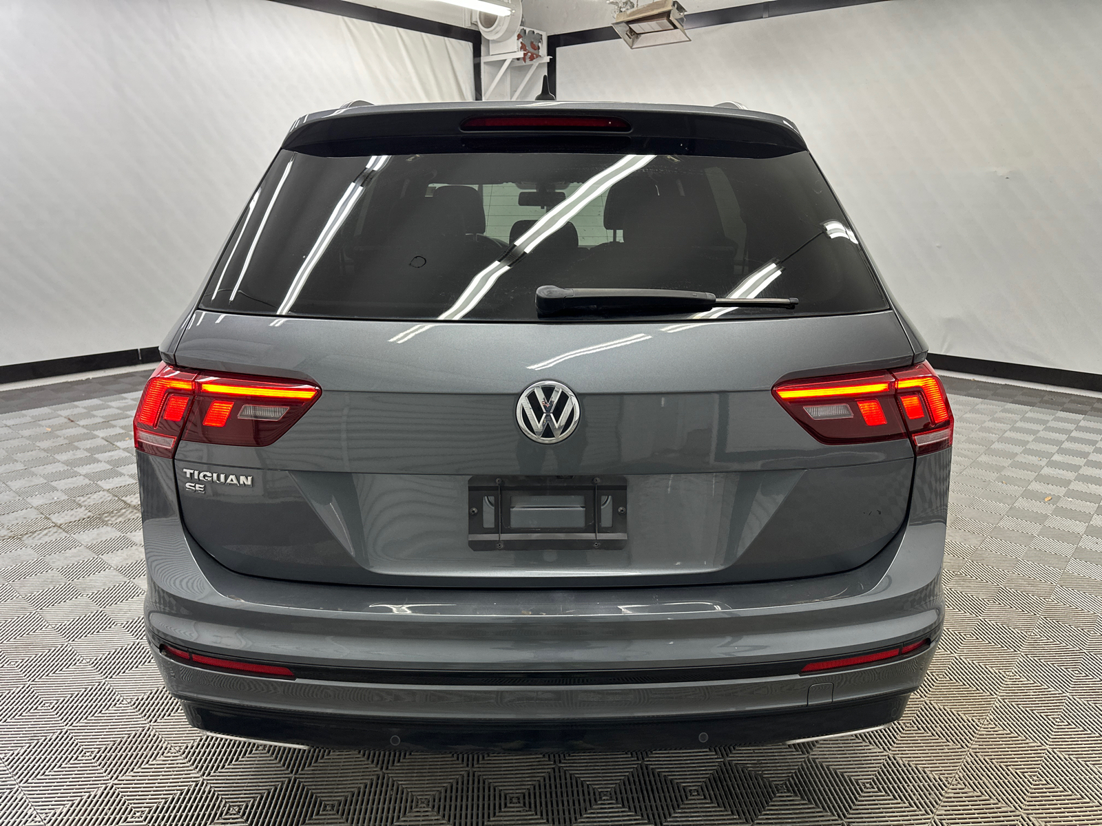 2020 Volkswagen Tiguan 2.0T SE R-Line Black 4