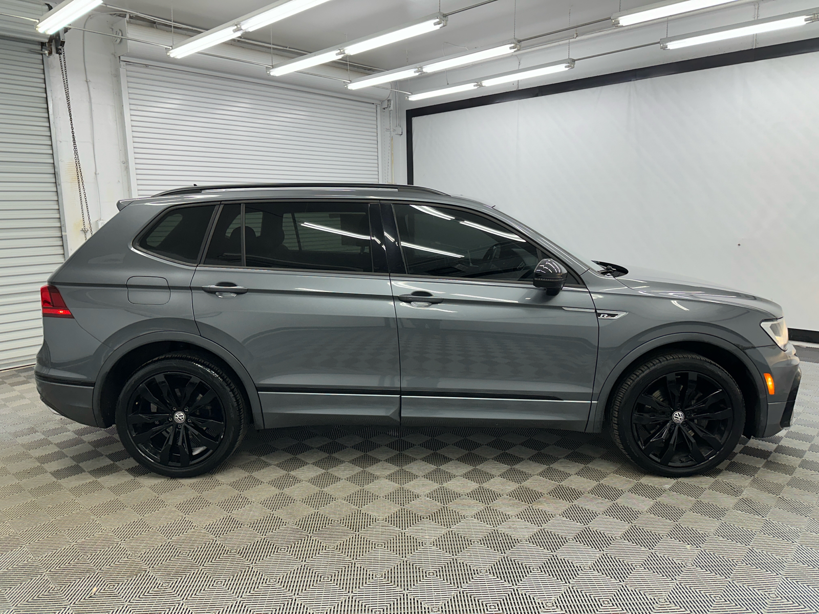 2020 Volkswagen Tiguan 2.0T SE R-Line Black 6